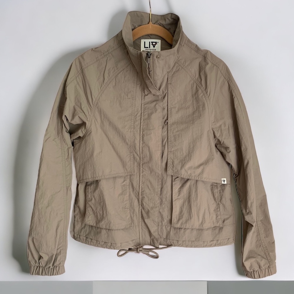 NWOT LIV OUTDOORS Cargo Windbreaker jacket Taupe M Medium